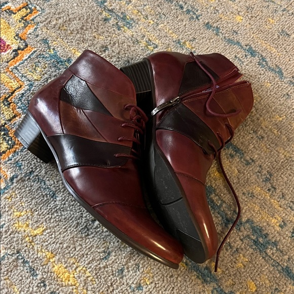 Elegant Burgundy and Black Women's Ankle Boots, fits 9-9.5 USA, new, - Picture 4 of 15